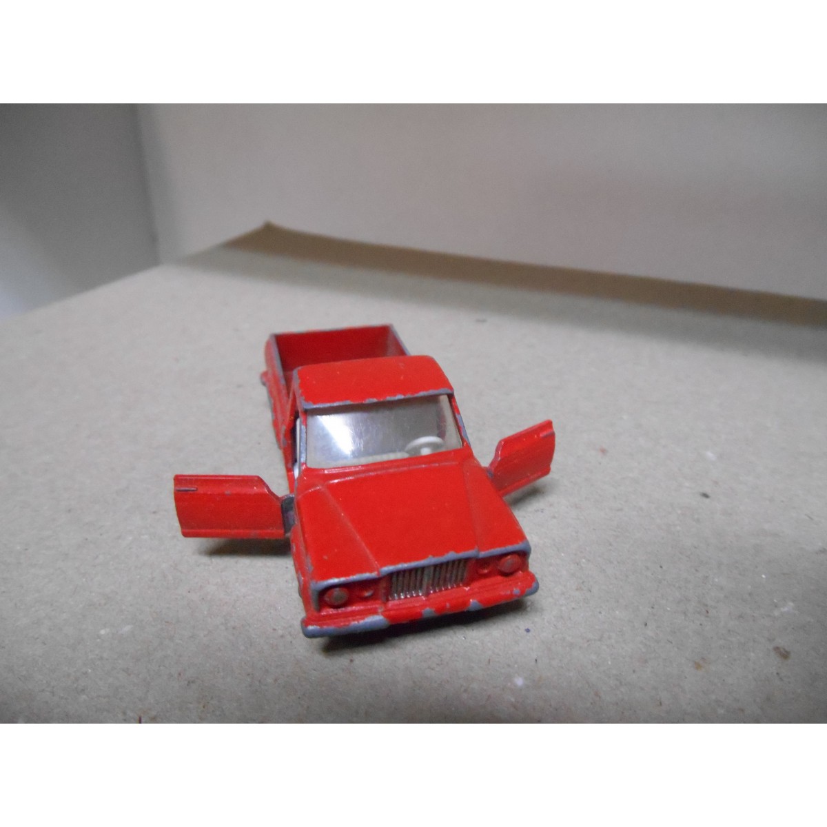 MATCHBOX LESNEY 71 JEEP GLADIATOR PICKUP RED 1:64 USADO/NO CAJA