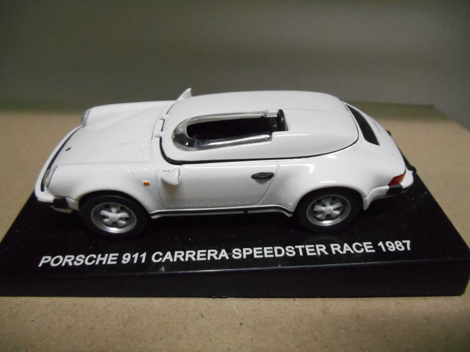 PORSCHE 911 SPEEDSTER Race - 1987 - Solido - 1/43 EUR 9,00 - FR
