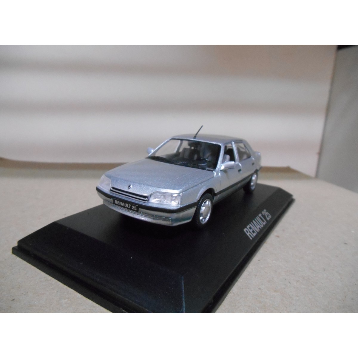 RENAULT 25 1984 échelle 1/43 Par IXO SOLIDO Occasion - Modèle Réduit TBE