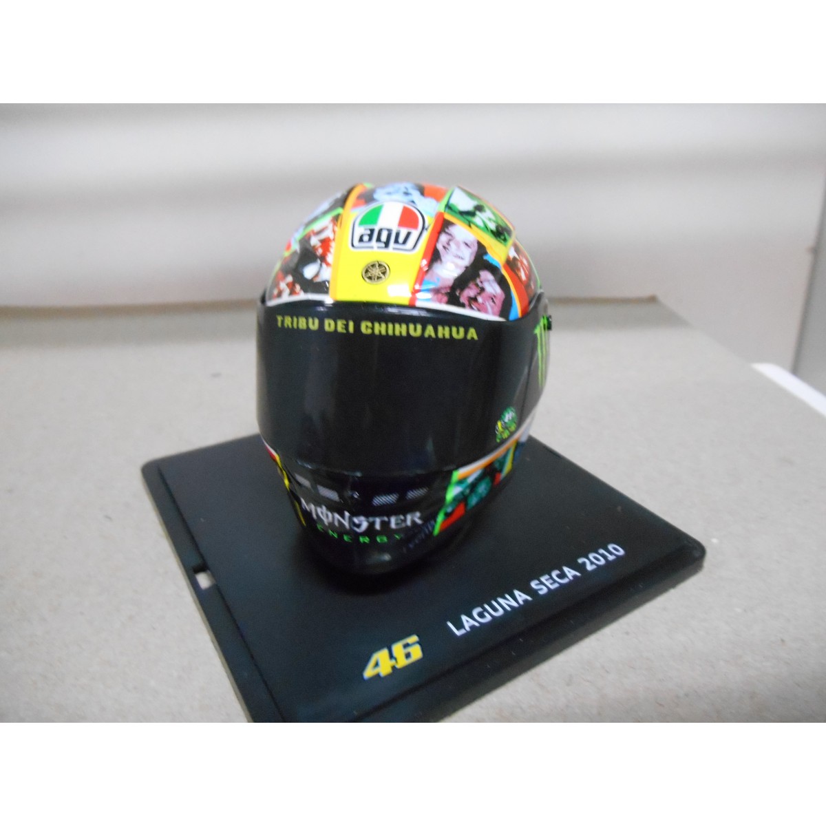 CASCO/HELMET MOTO/BIKE VALENTINO ROSSI LAGUNA SECA 2010 1:5 SPARK IXO  ALTAYA - BCN STOCK CARS
