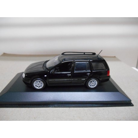 VOLKSWAGEN GOLF 4 VARIANT BLACK 1:43 MINICHAMPS URNA RAJADA