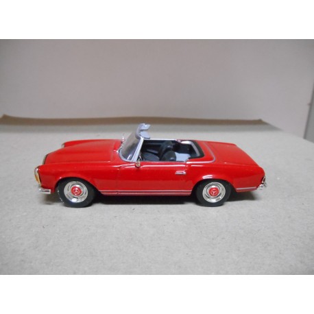 MERCEDES-BENZ W113 230 SL RED 1:43 USADO/NO CAJA/MARCA DESCONOCIDA