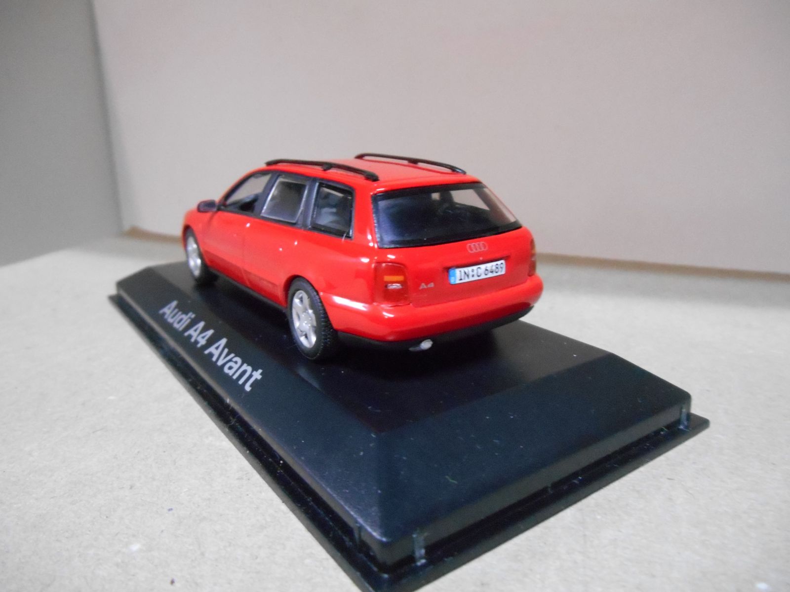 AUDI A4 AVANT RED 1 43 MINICHAMPS USADO EX PRIVADO BCN STOCK CARS