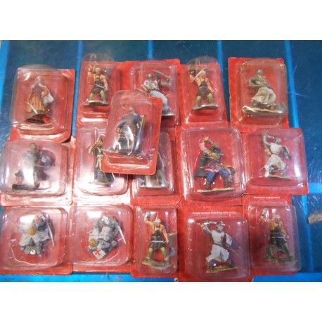FIGURAS LOTE 3 TEMPLARIOS TTS 16 PIEZAS ROTOS/DEFECTUOSOS 1:32 Del Prado