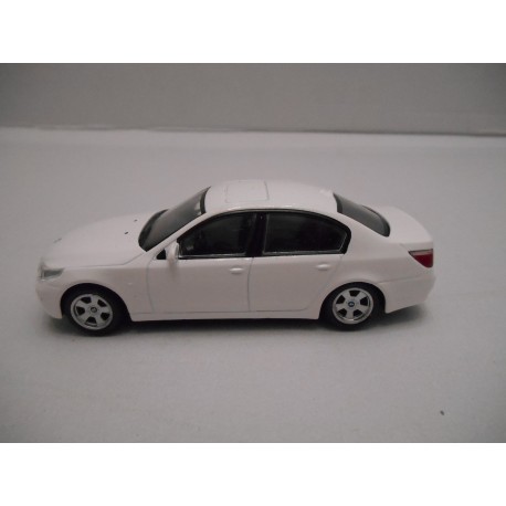 BMW M5 E60 WHITE 1:43 MONDO MOTORS USADO/NO CAJA