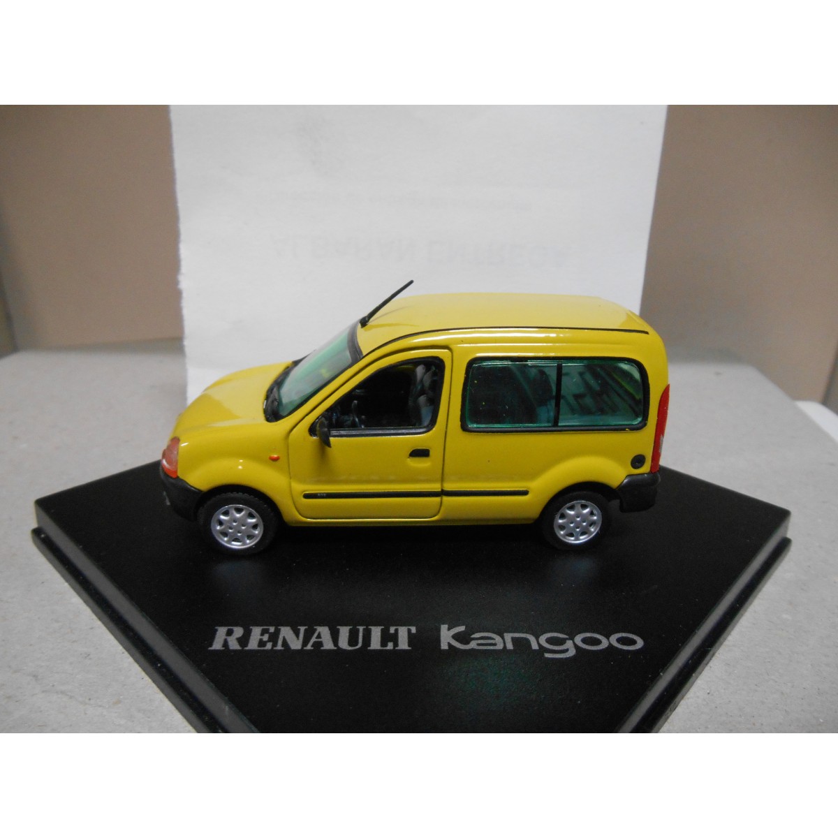RENAULT KANGOO JAUNE/YELLOW COMBI 1:43 VITESSE - BCN STOCK CARS