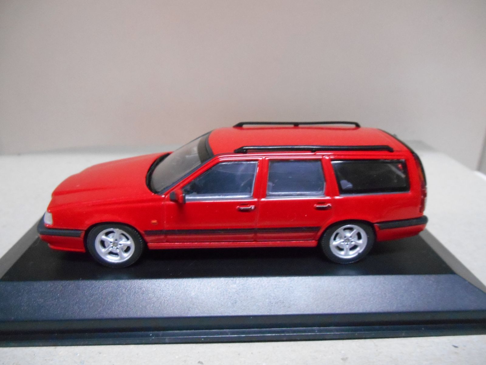 VOLVO 850 BREAK 1996 RED 1:43 MINICHAMPS - BCN STOCK CARS