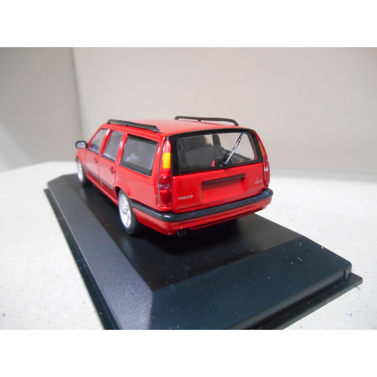 VOLVO 850 BREAK 1996 RED 1:43 MINICHAMPS - BCN STOCK CARS