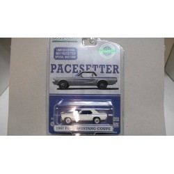 FORD MUSTANG 1967 COUPE PACESETTER 1:64 GREENLIGHT