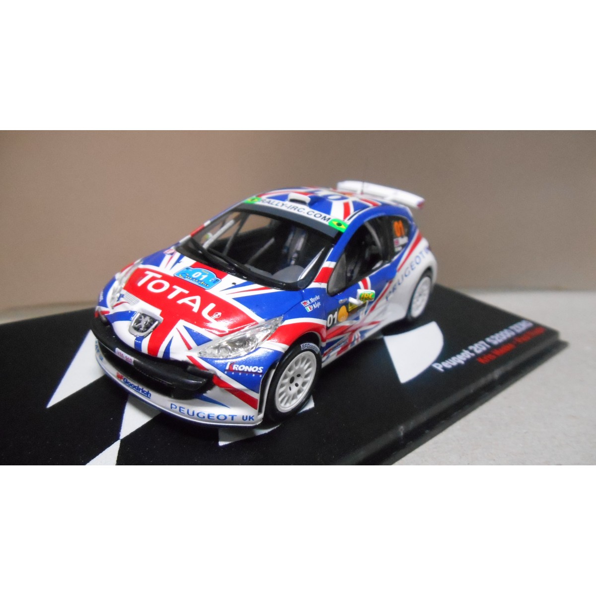 Diecast model cars Peugeot 207 1/18 Welly CC met.-grün 1:18
