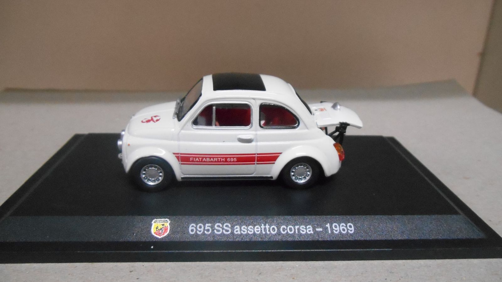 Miniature Spark 1/43 Fiat Abarth 695SS Assetto Corsa 1965 – Blanche