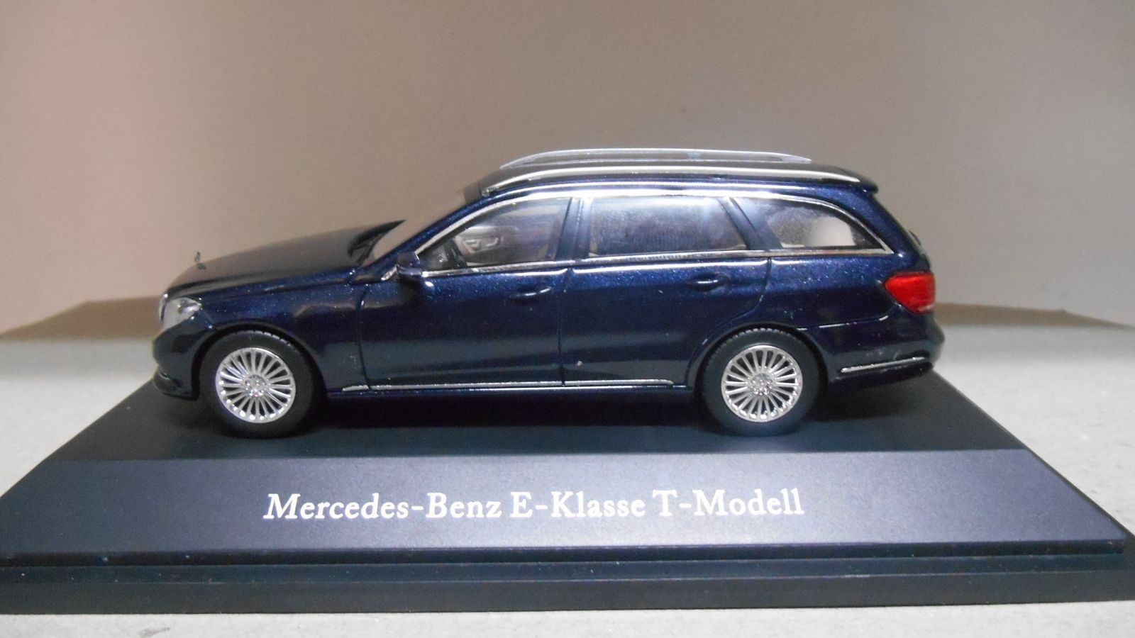 MERCEDES-BENZ S212 E-KLASSE T-MODELL 2009 BLUE 1:43 BLUE 1