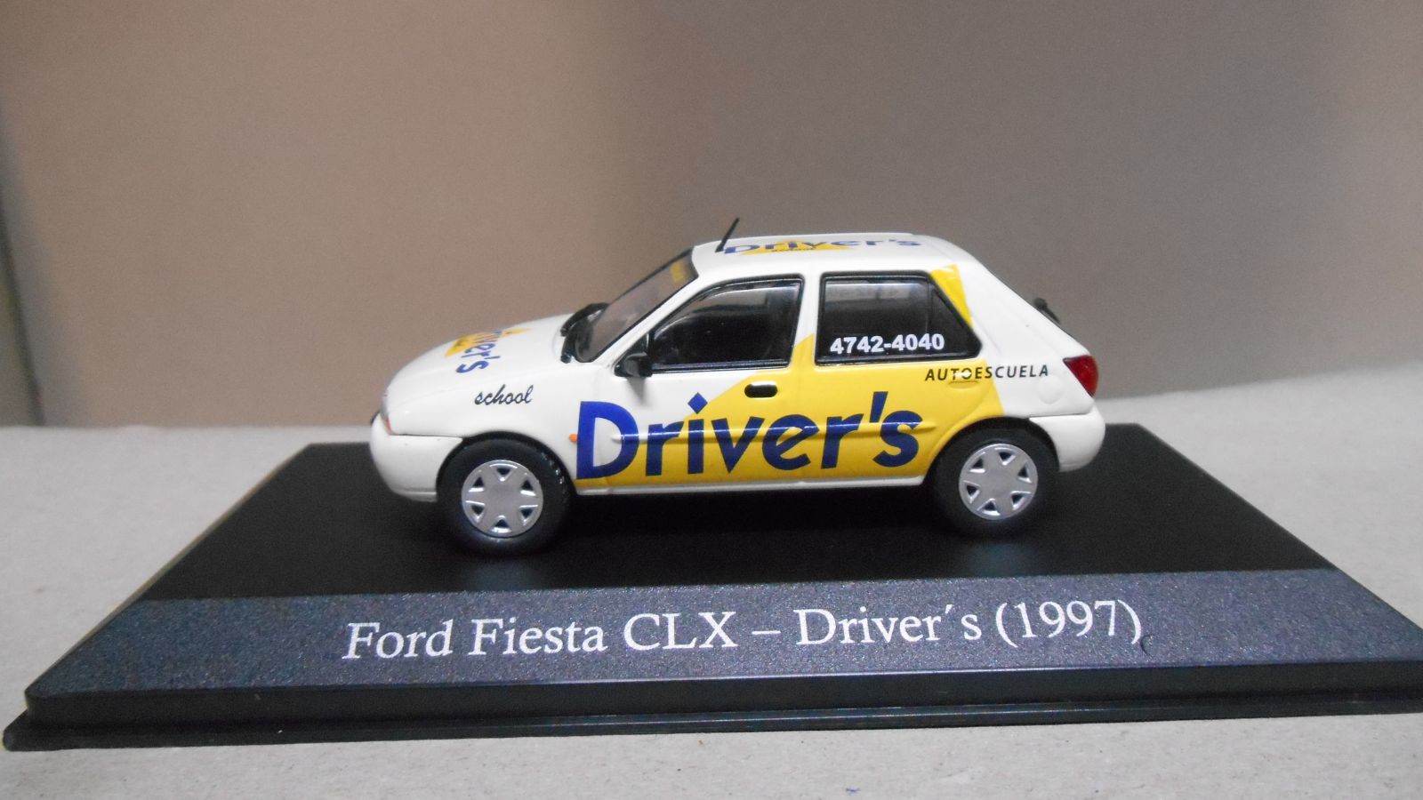 FORD FIESTA 1997 CLX AUTOESCUELA DRIVER´S 1:43 ARGENTINA SALVAT
