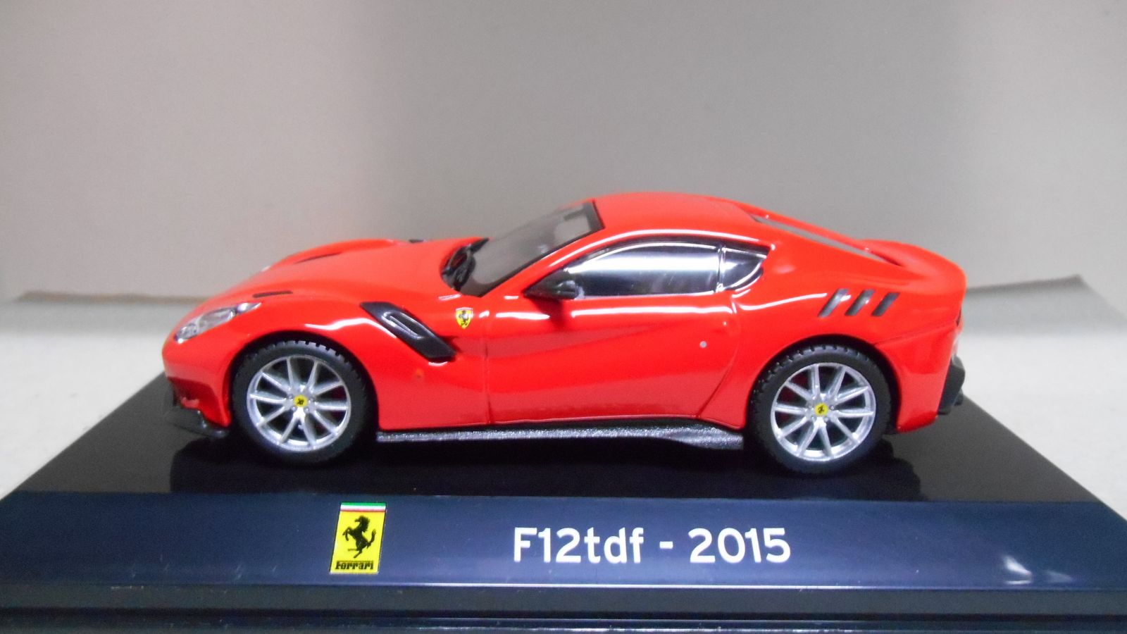 FERRARI F12 tdf 2015 RED 1:43 SUPERCARS SALVAT IXO - BCN STOCK CARS