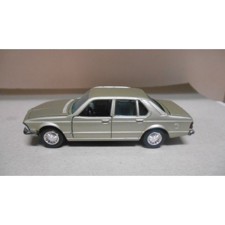 BMW E23 733 GREEN 1:43 GAMA VINTAGE