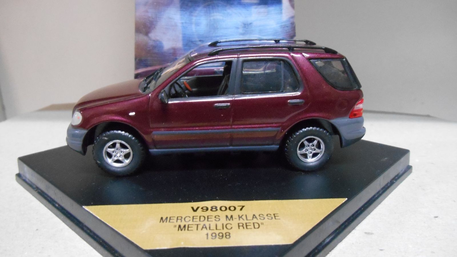 Mercedes ML 320 Bleue 1999 - Vitesse 1/43 - Boîte Vitrine Incluse