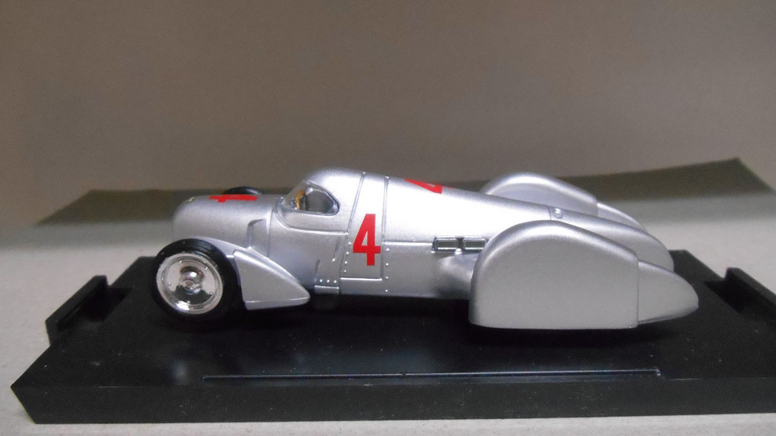 Brumm AUTO UNION TYP B REKORDWAGEN n 4 1937 H.STUCK 1:43 BRUMM URNA ROTA/V FOTO 