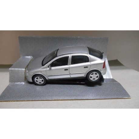 OPEL ASTRA G 5P SILVER 1:43 DEALER SCHUCO DEFECTUOSO/V FOTO