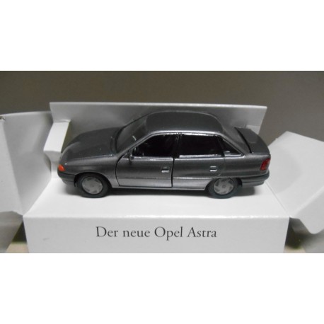 OPEL ASTRA F SEDAN 1:43 DEALER