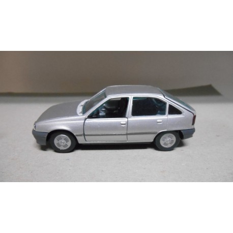 OPEL KADETT E 5P GLS SILVER 1:43 DEALER GAMA