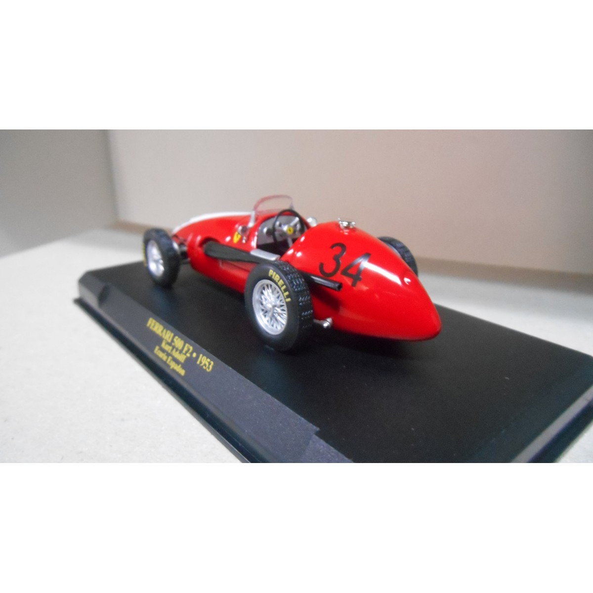 Ferrari 500 F2 Del 1953 Di Nino Farina - Modellino Diecast In Scala 1:43 IXO Edizione Limitata Con Rivista