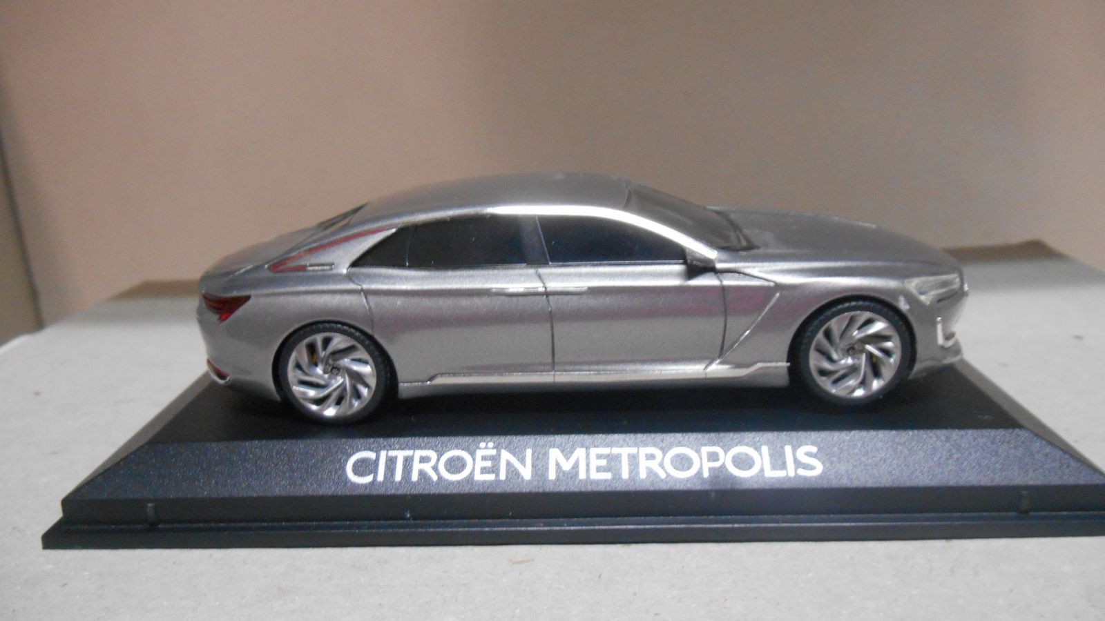 Norev 1/43 – Citroën Metropolis – Provence Moulage 2010 – Argent – Modèle Neuf