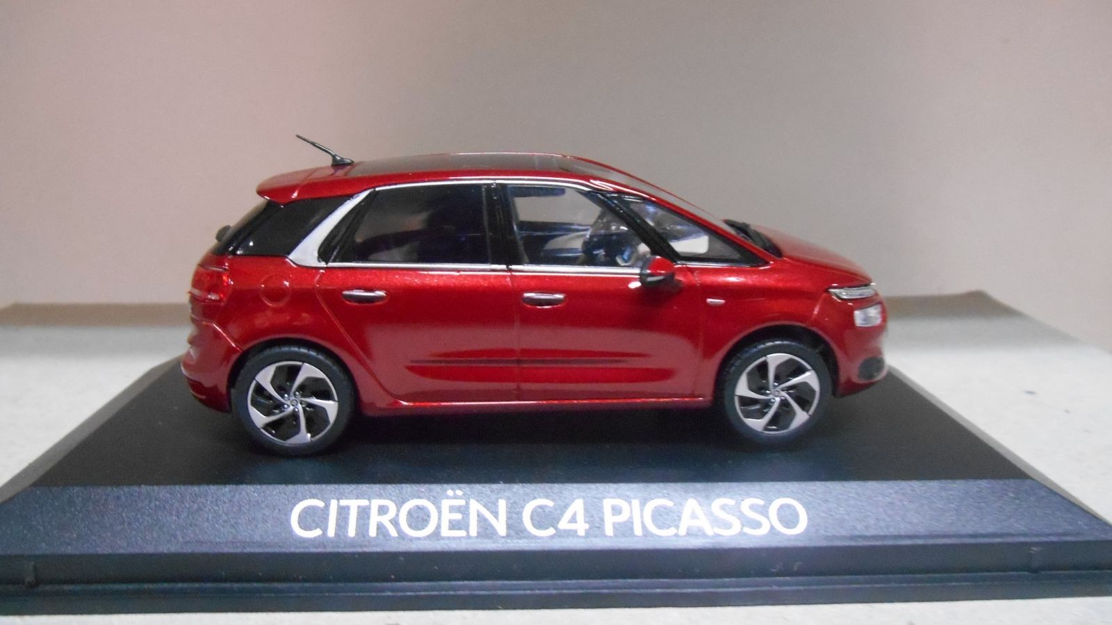 CITROEN C4 PICASSO Phase 2 Rouge Red Rot de 2010 par