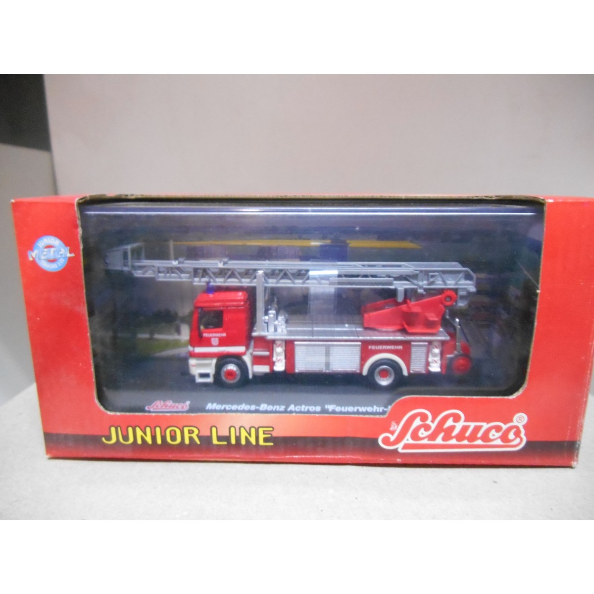 Camion Mercedes-Benz Actros Schuco Junior 1/43 - Porte-voitures Rouge - Modèle Réduit 2018 - Neuf