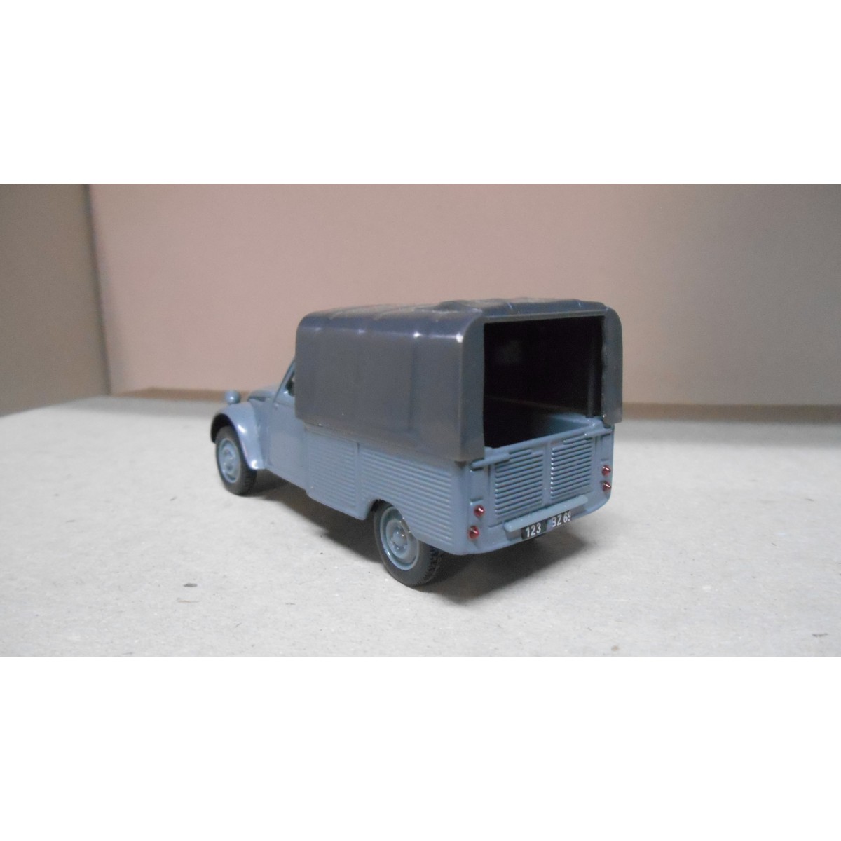 Citroën 2CV AZU fourgonnette 1961 gris souris sans fenêtre - H0