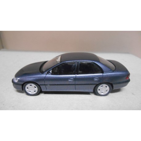 OPEL OMEGA B LIMOUSINE GREY 1:43 DEALER SCHUCO RETRO ROTO/V FOTO