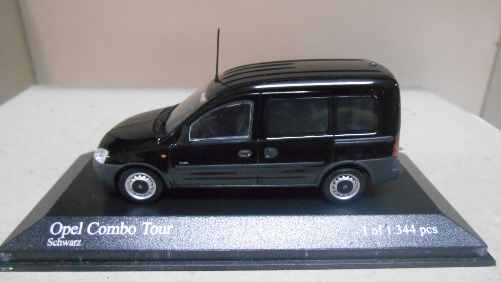 Miniature Opel Combo Tour 2002 Bleue - Échelle 1:43 - Minichamps - Neuf Sous Boîte