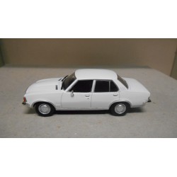 OPEL REKORD D WHITE BLISTER 1:43 DeAGOSTINI IXO