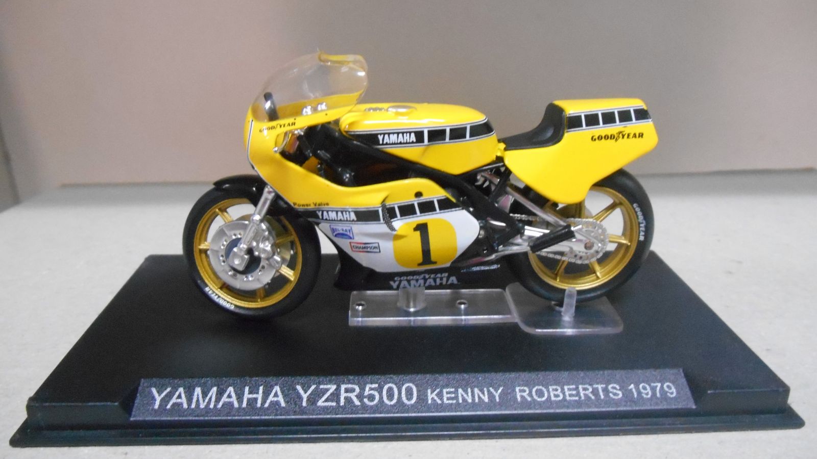 YAMAHA YZR 500 KENNY ROBERTS 1979 MOTO/BIKE 1:24 ALTAYA IXO - BCN