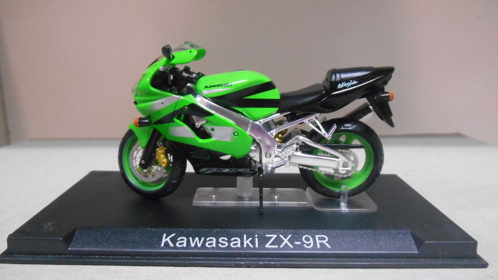 KAWASAKI ZX-9R NINJA MOTO/BIKE 1:24 ALTAYA IXO - BCN STOCK CARS