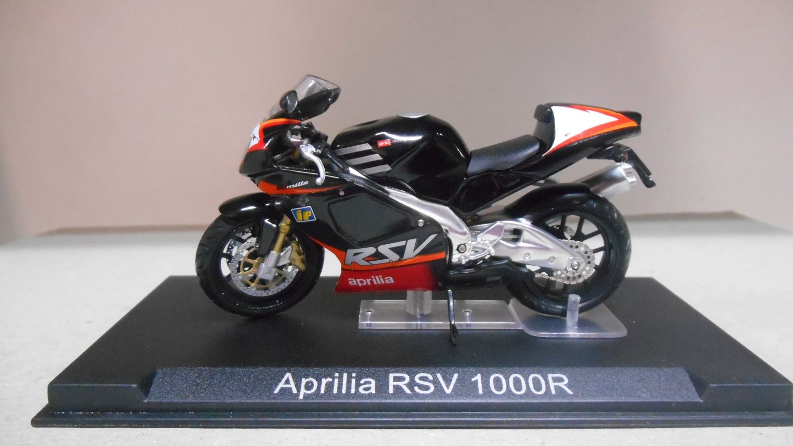 Altaya/IXO MO34 アプリリア RSV1000R 1/24