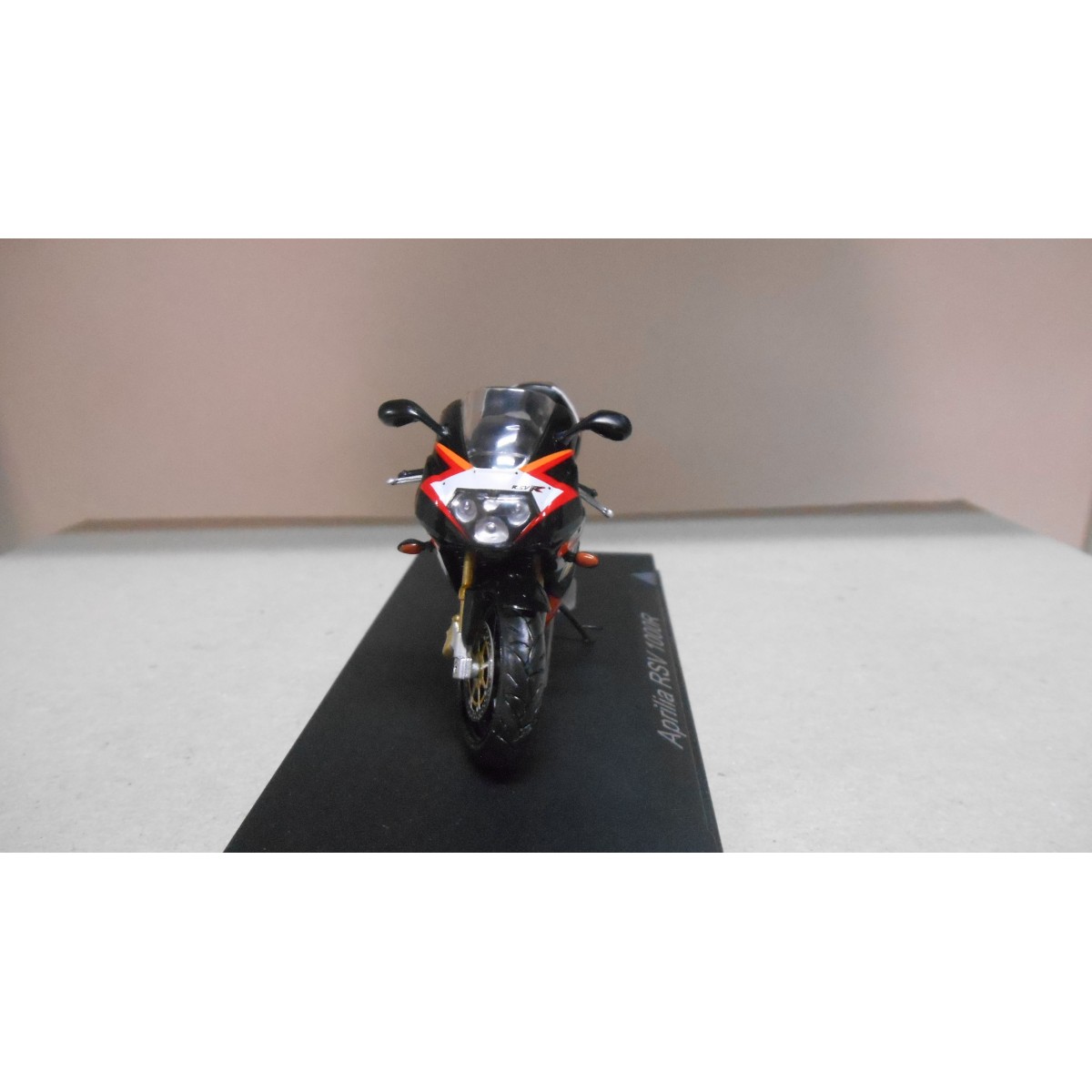 Altaya/IXO MO34 アプリリア RSV1000R 1/24