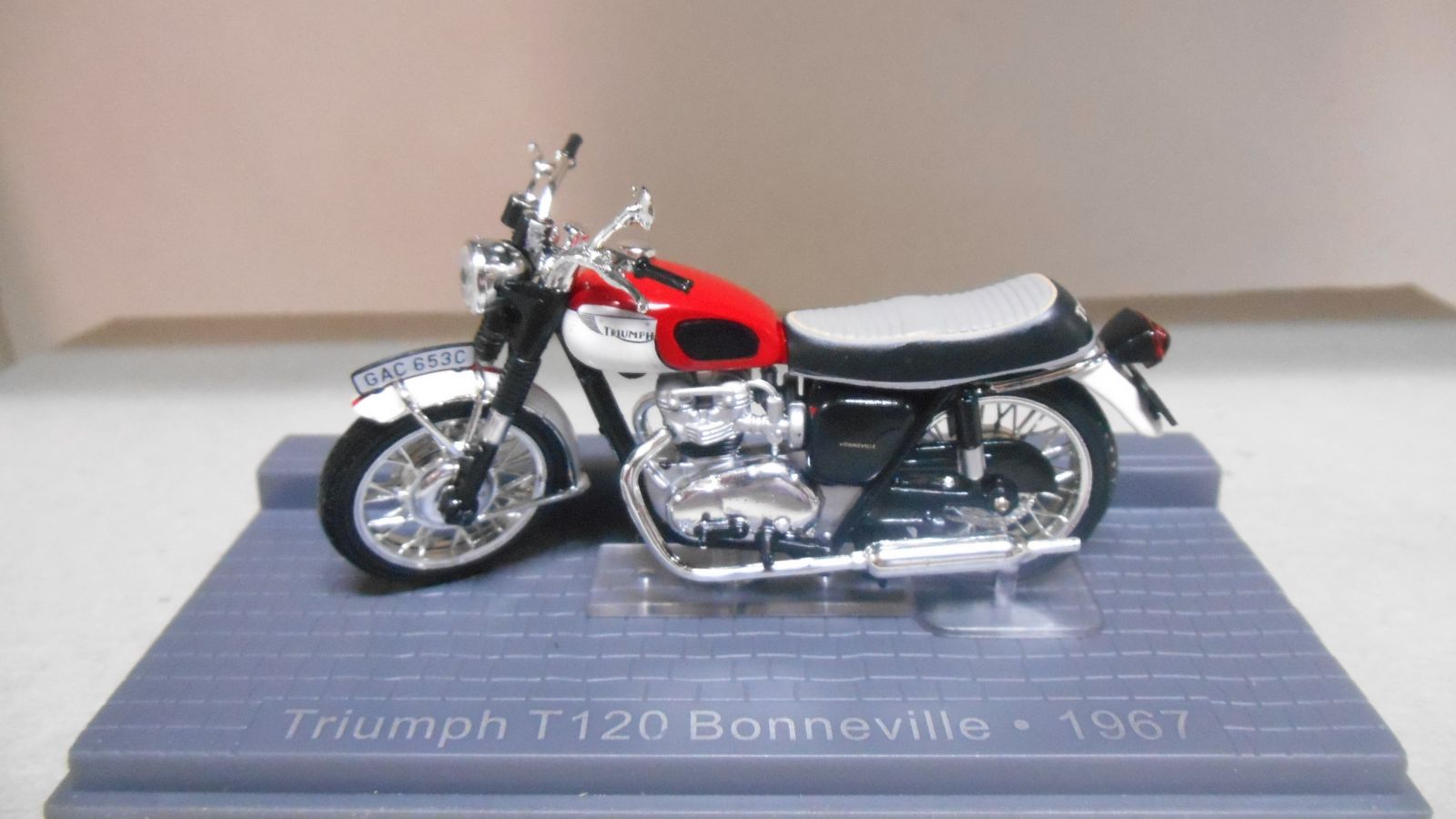 TRIUMPH T120 BONNEVILLE 1967 MOTO/BIKE 1:24 IXO MUSEUM - BCN STOCK