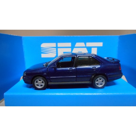 SEAT TOLEDO 1 BLUE MET 1:43 DEALER PILEN AHC