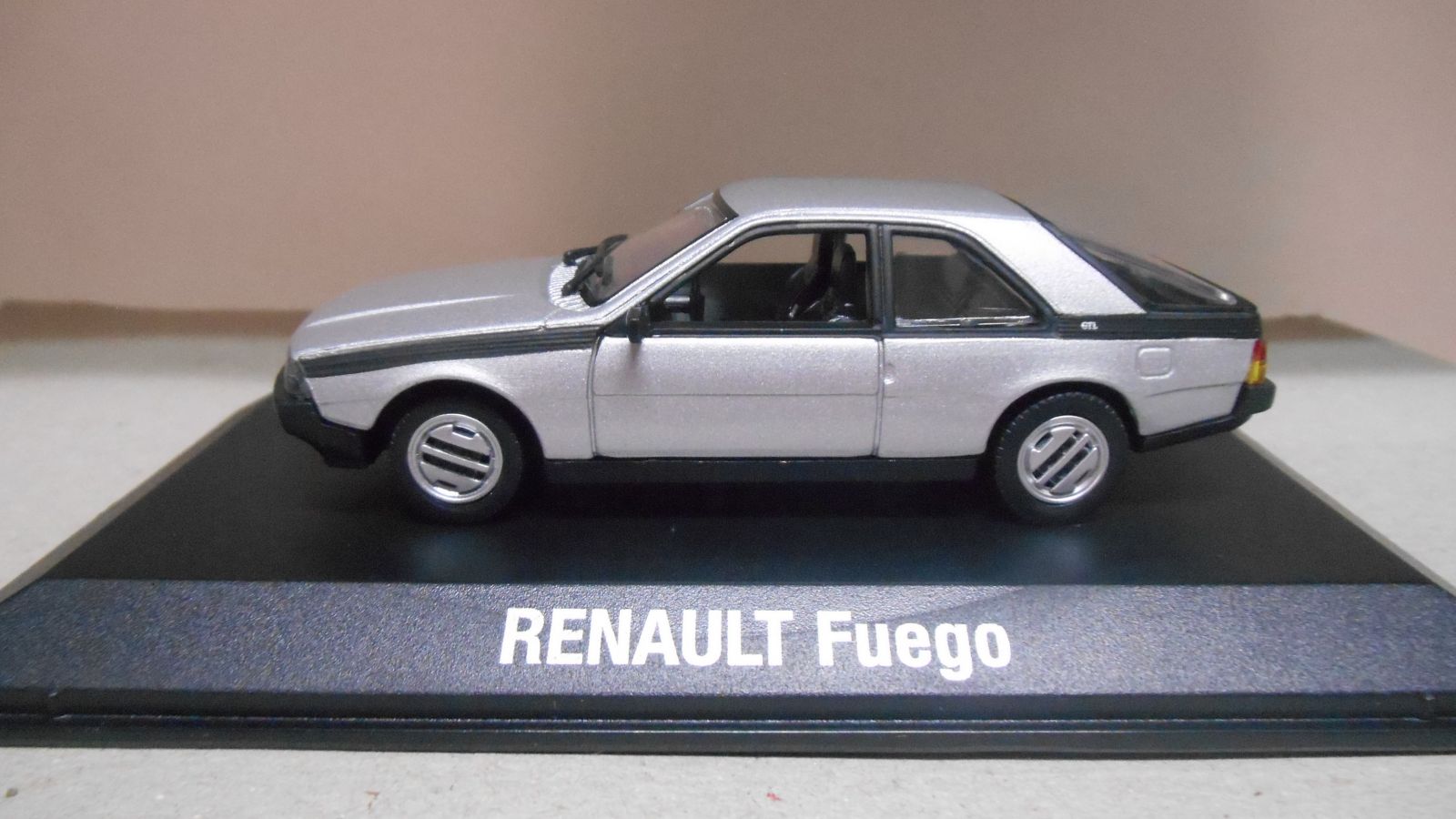Modèle Réduit Norev Renault Fuego Avia 1983 - Échelle 1:43 - État Et Boîte AAA - Rare