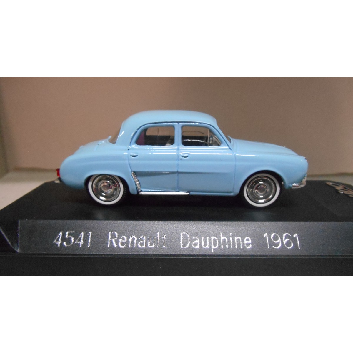 RENAULT DAUPHINE 1961 BLEU CIEL 143 SOLIDO 4541 BCN STOCK CARS
