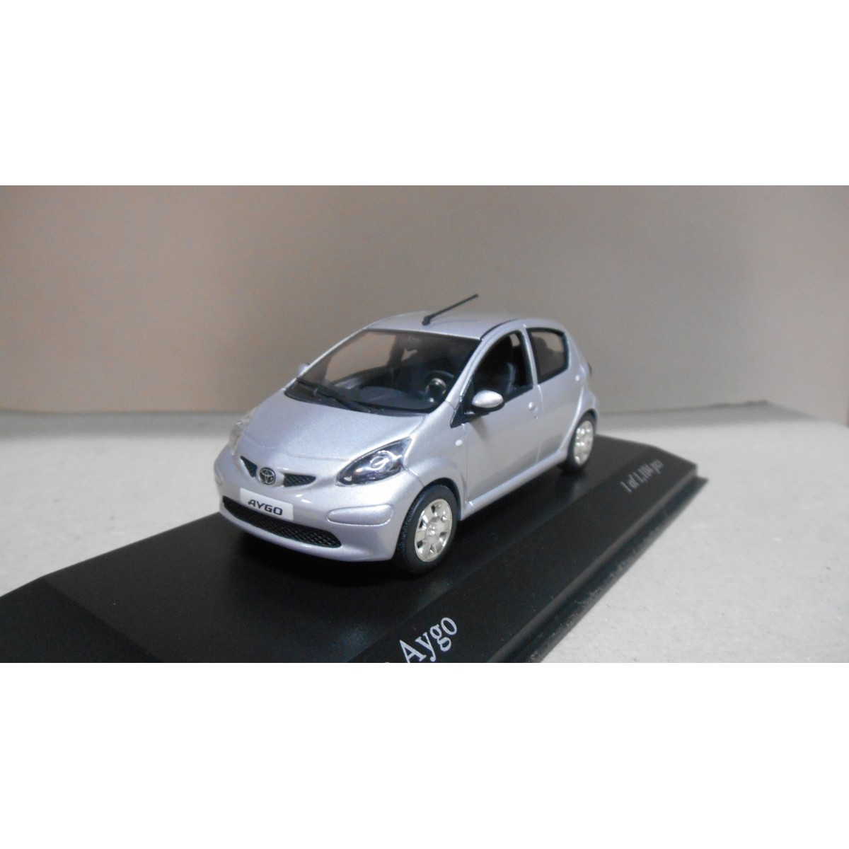 TOYOTA AYGO 2005 SILVER 1:43 MINICHAMPS - BCN STOCK CARS