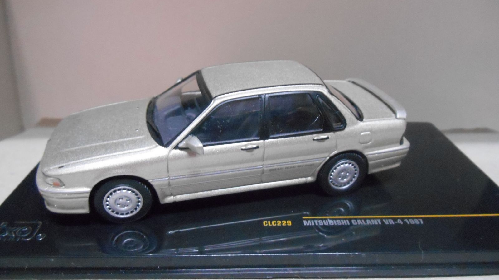 MITSUBISHI GALANT VR-4 4-DOOR 1987 1:43 IXO CLC229 - BCN