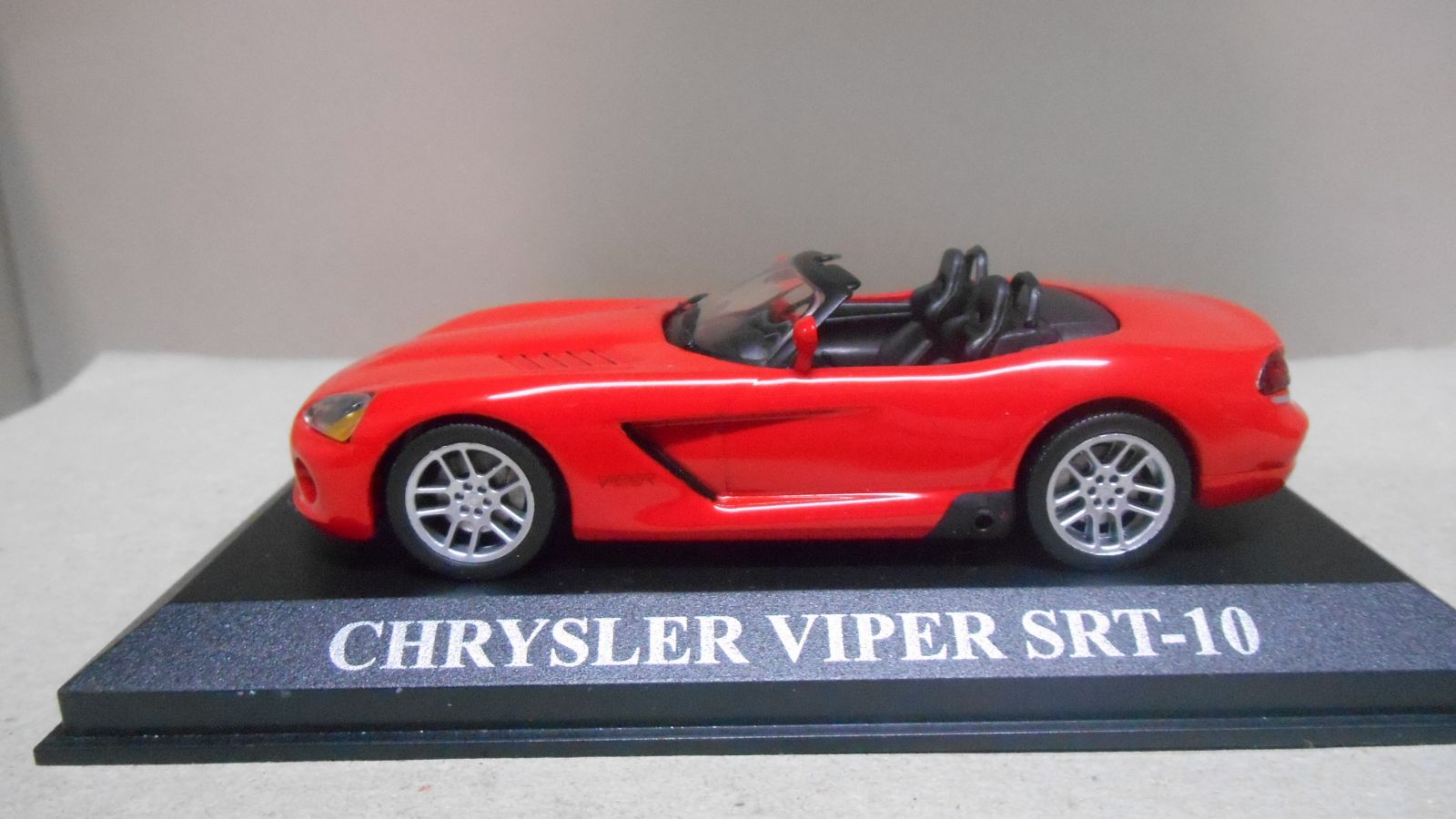 ミニカー DODGE VIPER CHRYSLER VIPER SRT-10 RED DREAM CARS 1:43 ALTAYA IXO - BCN STOCK CARS