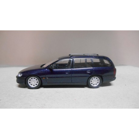 OPEL OMEGA B CARAVAN BLUE 1:43 DEALER SCHUCO