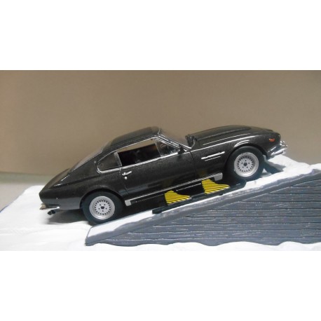 ASTON MARTIN V8 VANTAGE THE LIVING DAYLIGHTS 007 JAMES BOND 1:43 EAGLEMOSS IXO