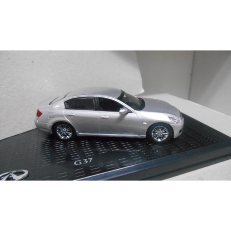 INFINITY G37 SILVER 1:43 DEALER NISSAN J-COLLECTION