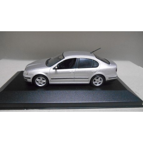 SEAT TOLEDO 2 SILVER 2.0 TDi 1998 1:43 ALTAYA IXO CAJA NO ORIGINAL