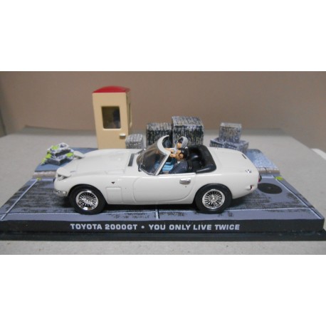 TOYOTA 2000 GT + FIGURA YOU ONLY LIVE TWICE 007 JAMES BOND 1:43 EAGLEMOSS IXO