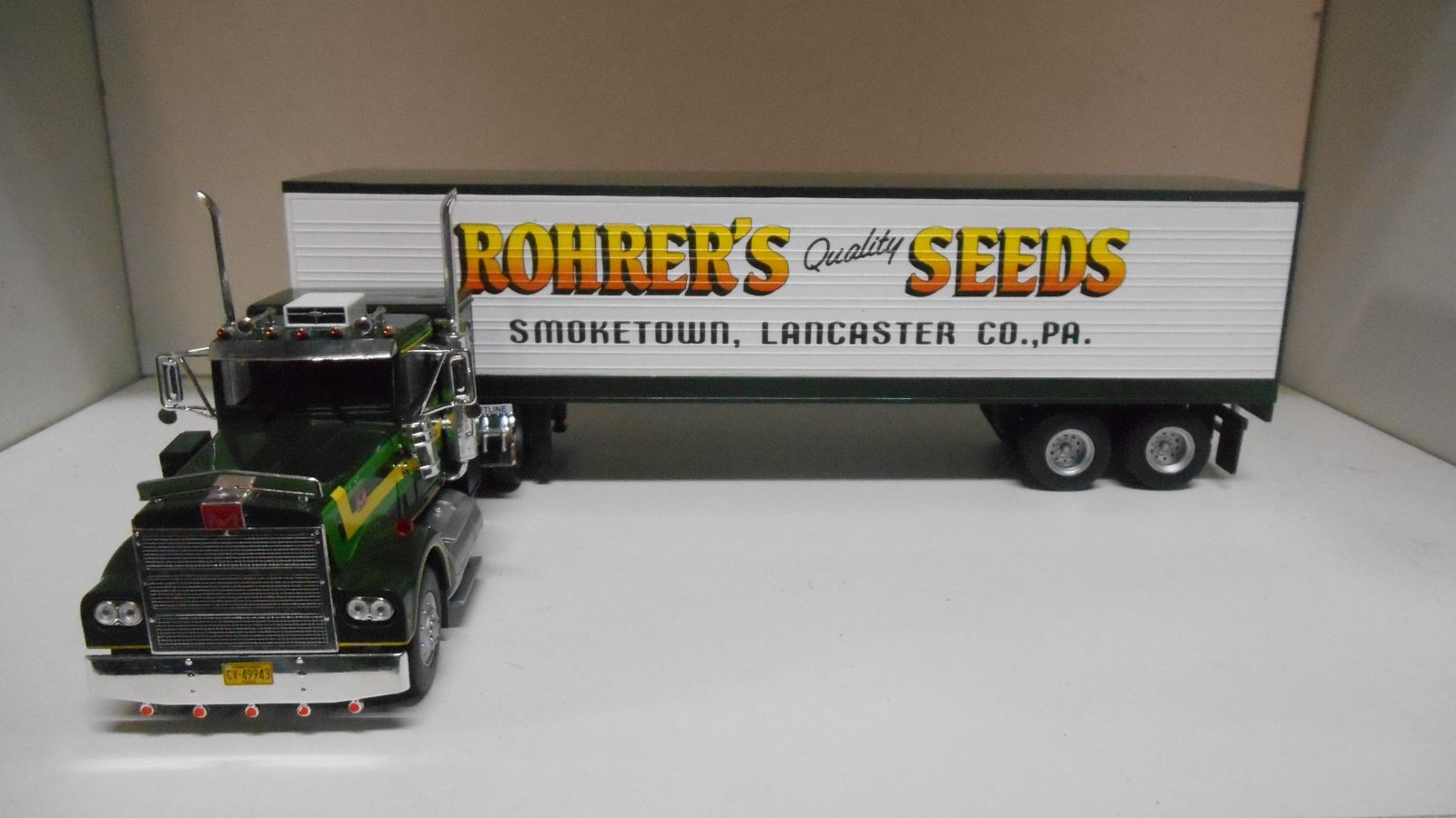 Ixo 1:43 LKW Camion Marmon CHDT 1980 avec vitrine (Neuf avec emballage