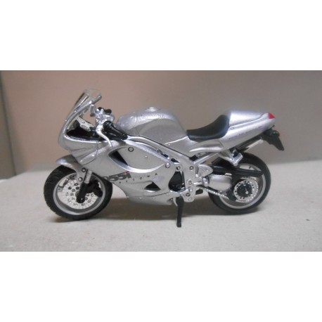 TRIUMPH 955i DAYTONA SILVER MOTO/BIKE 1:18 MAISTO